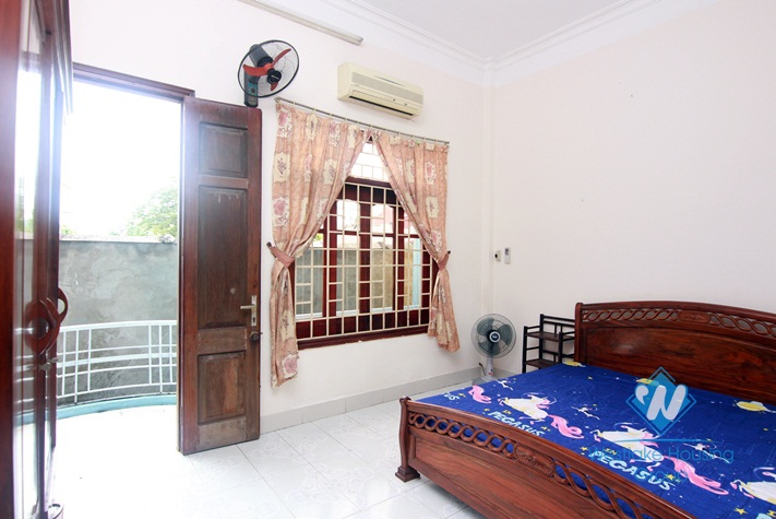 Cheap three bedrooms house for rent in Nghi Tam street, Tay Ho, Ha Noi
